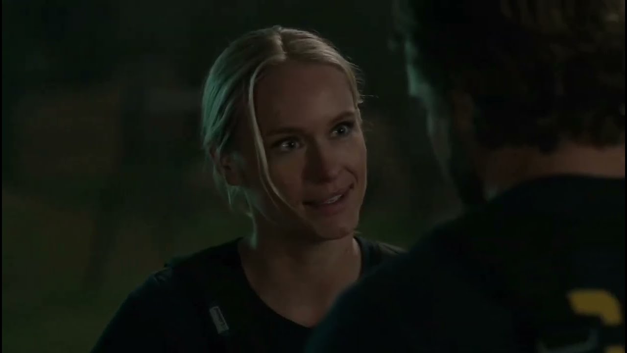 Fire Country 03x11 - Bode and Audrey Kiss