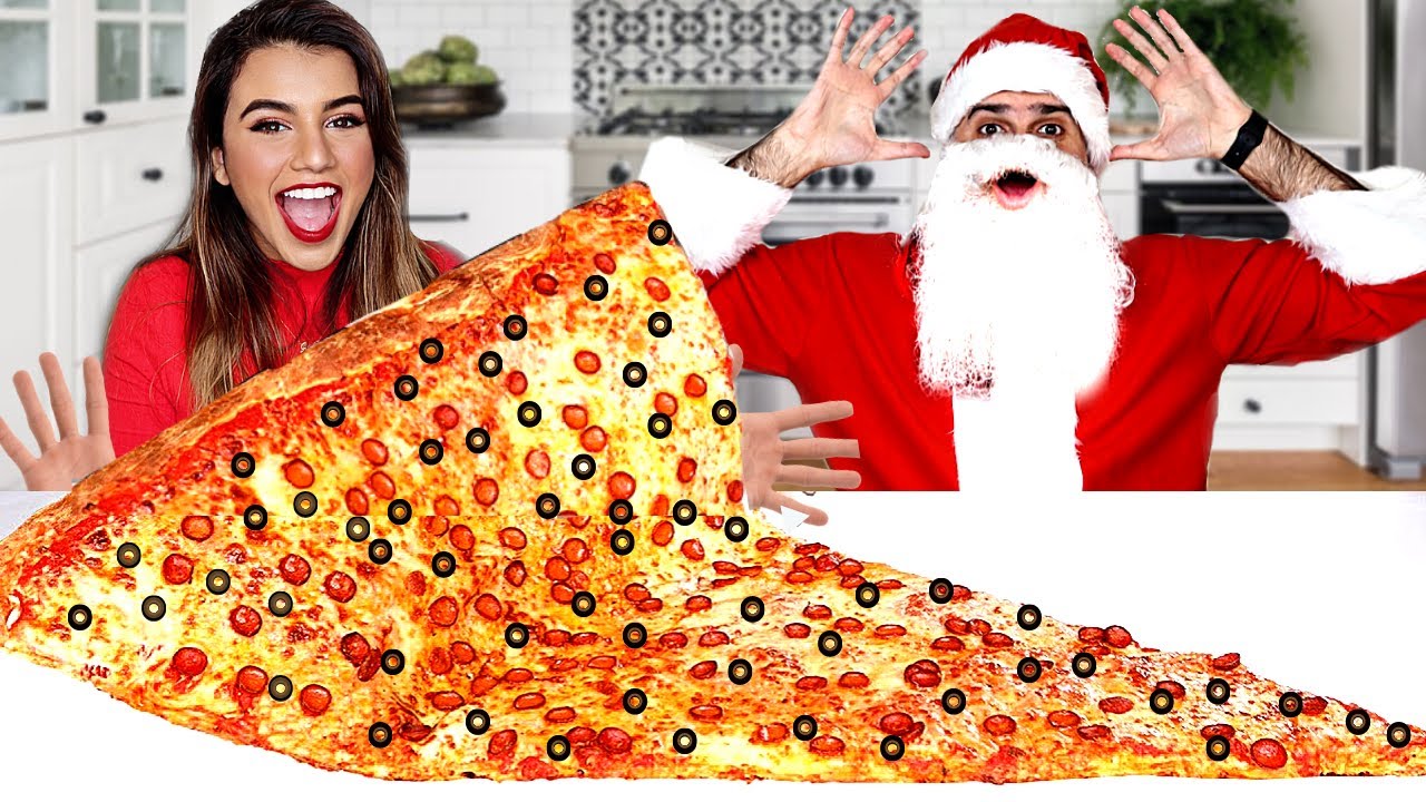 صنعت اكبر بيتزا في العااالم | واتحديت بابا نويل ياكلها معي !! 🍕