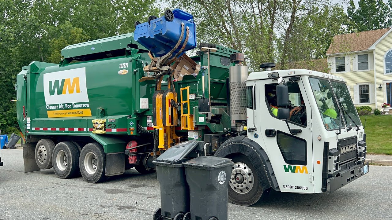 WM&rsquo;s Brand New Double Dumping Splitbody Garbage Truck