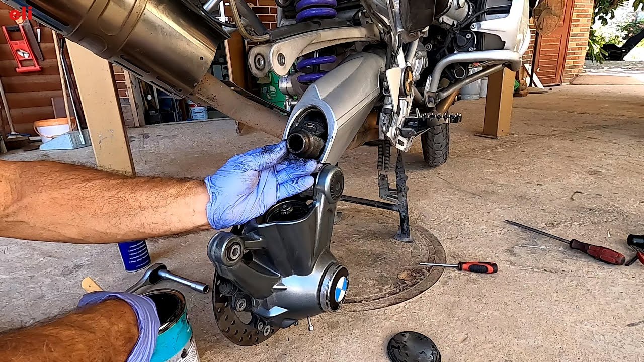 BMW R1200GS FINAL DRIVE SHAFT LUBRICATION