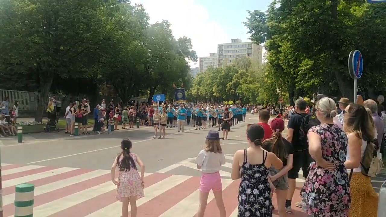 Kmochův Kolín 2022 průvod