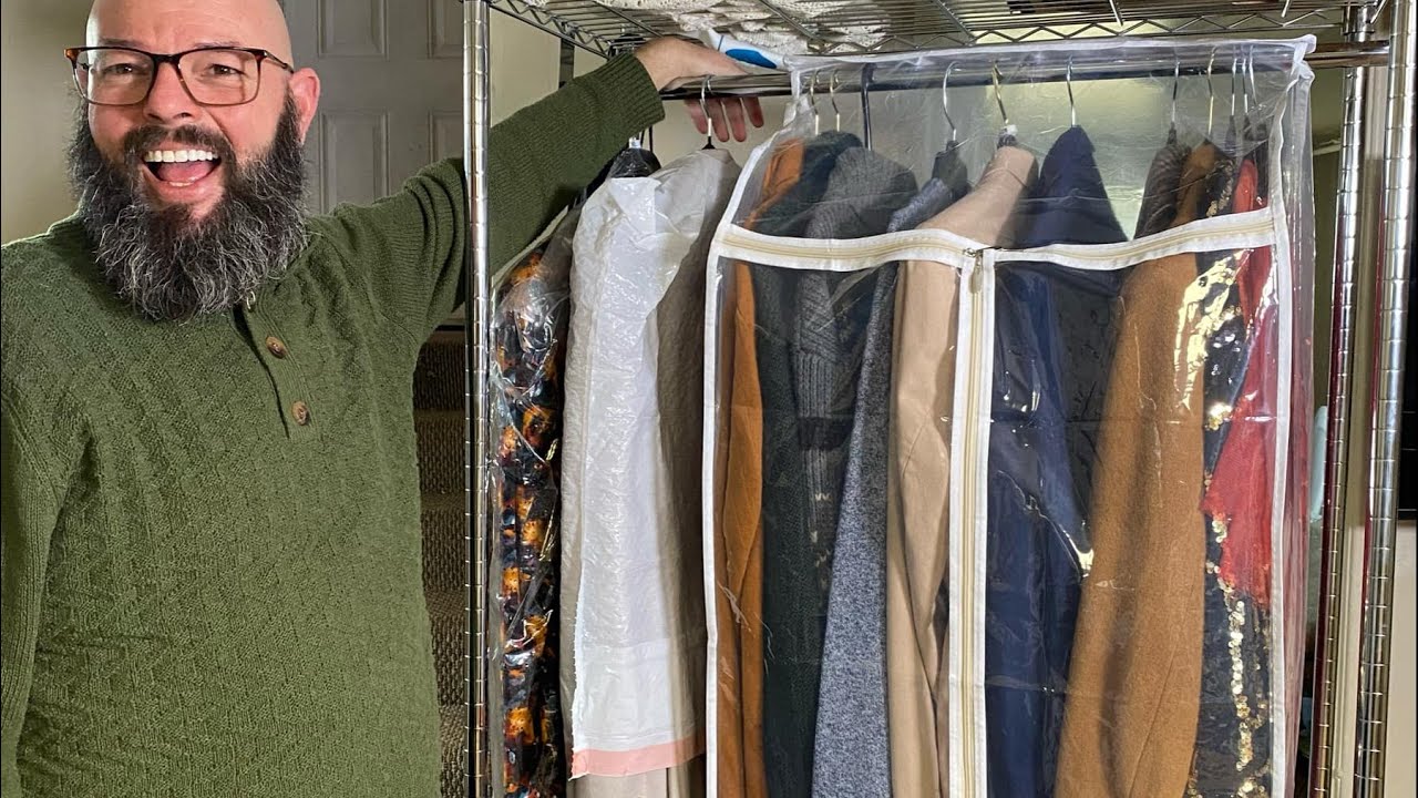 Protect your clothese with this garment bag
