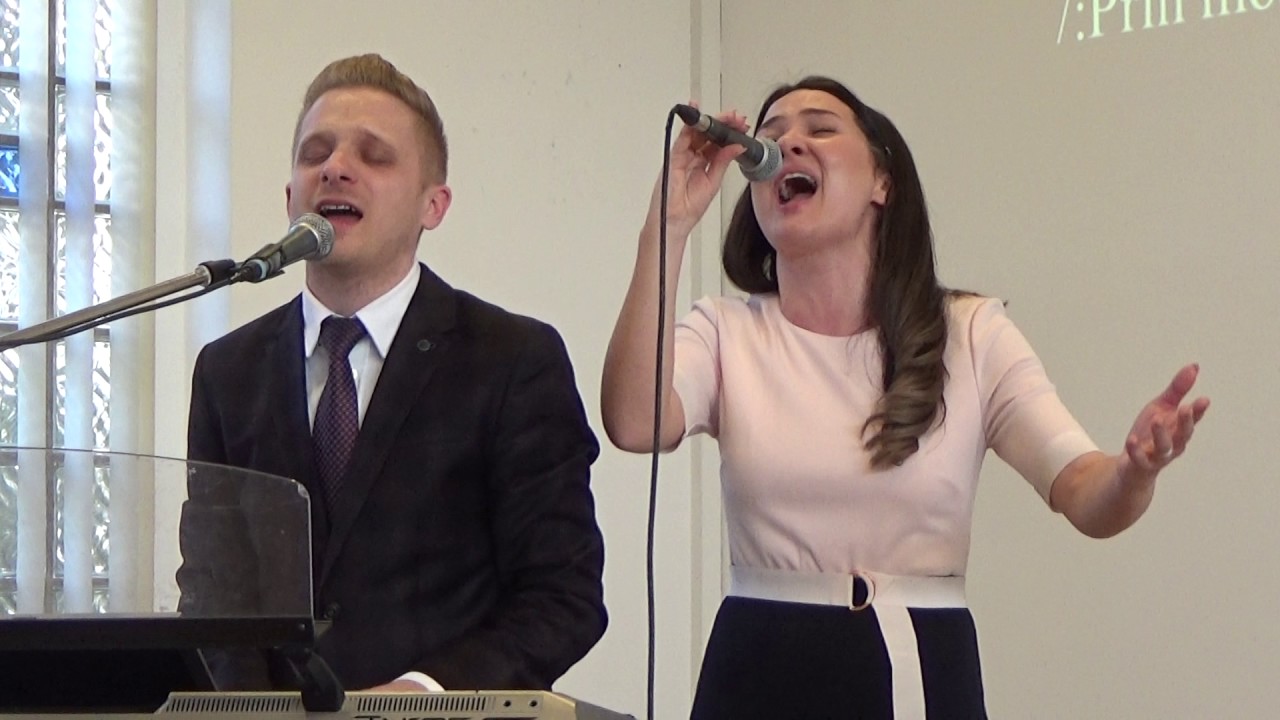 Cristi și Emma Repede - În fața tronului de sus