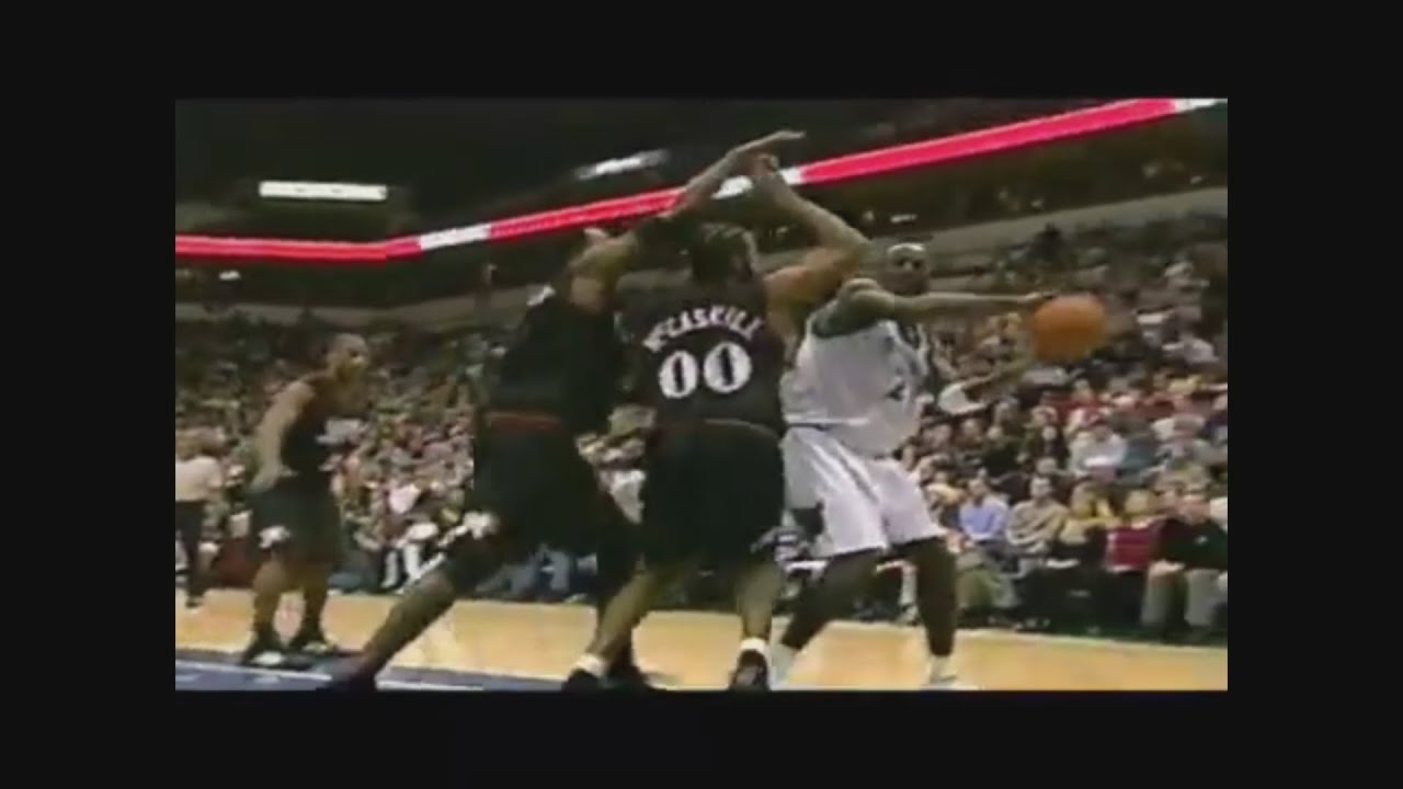Kevin Garnett Highlights Vs. 76ers, 2003-04. 32 Points 9 Ast.