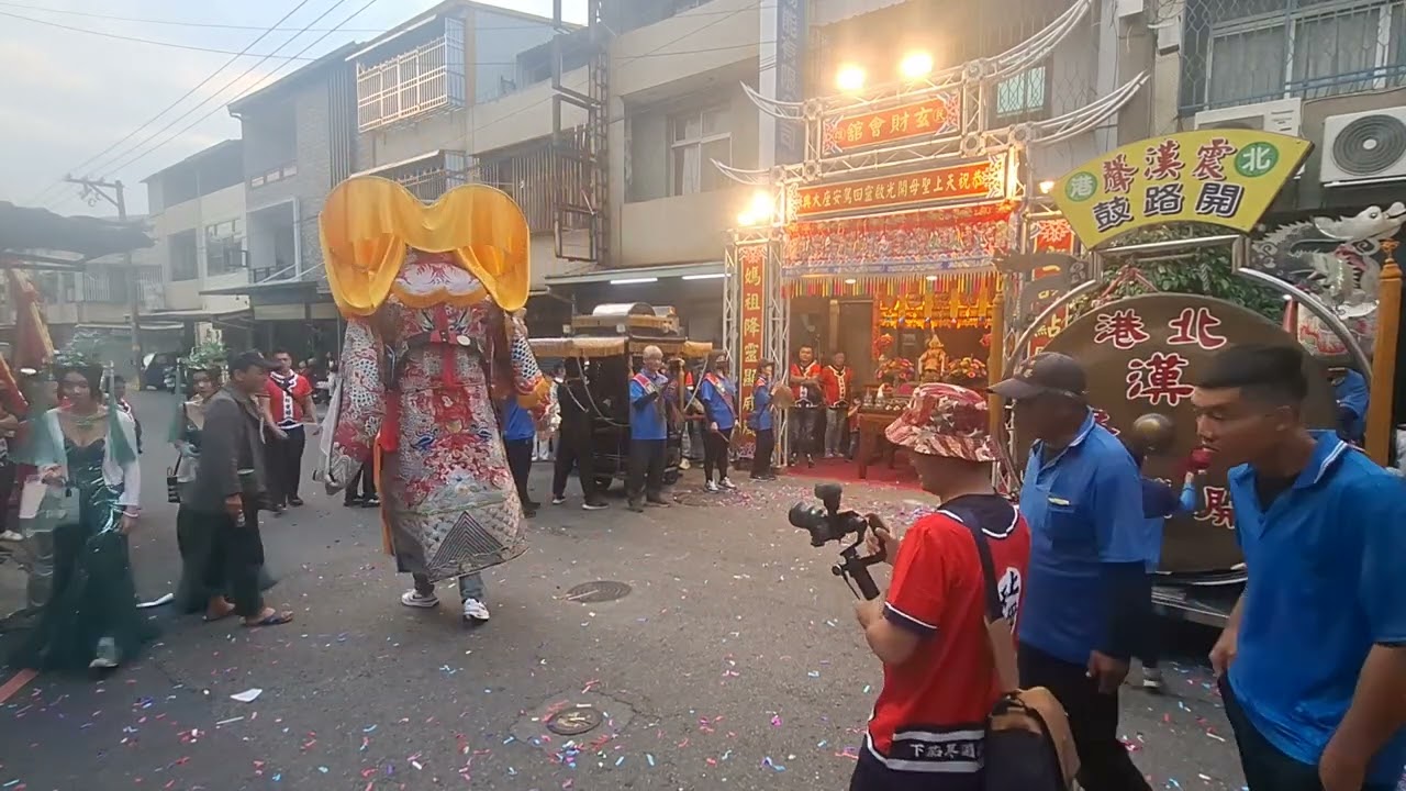 北港漢震聲開路鼓以及千里眼順風耳一同前往民雄加入繞村莊