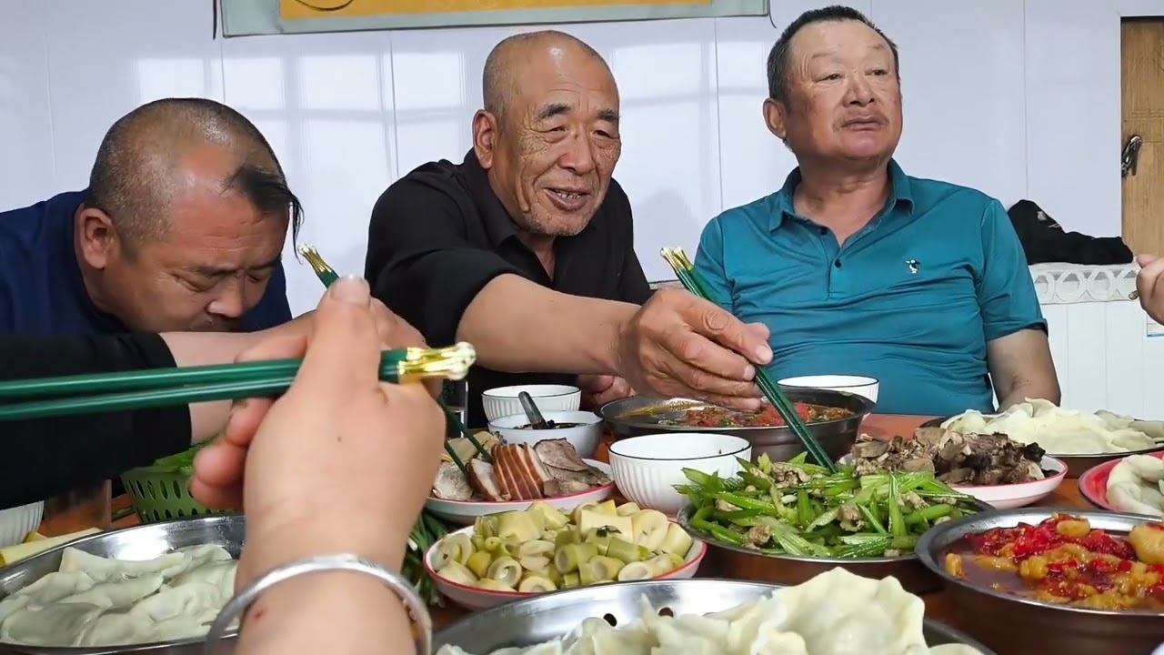 二连桥回来了，端午节晚餐吃饺子六个菜有荤有素。