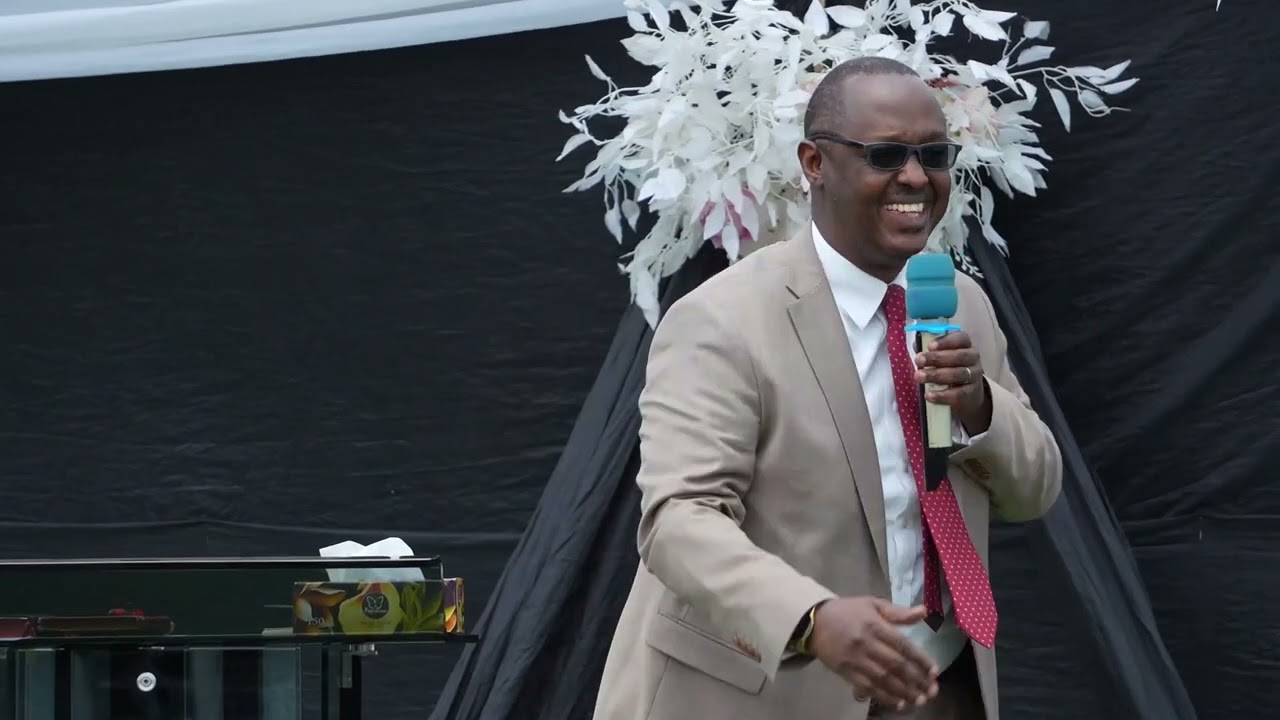 BISHOP EDMOND KIVUYE MUGITERANE CYABAYUMBE IRUBAVU ATI NGO TUYOBORWE NA MWUKA WERA NIBWO TUZABA...