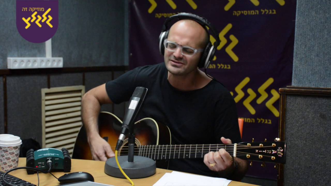אברהם טל - אדם צובר זכרונות (חי באולפן גלגלצ)