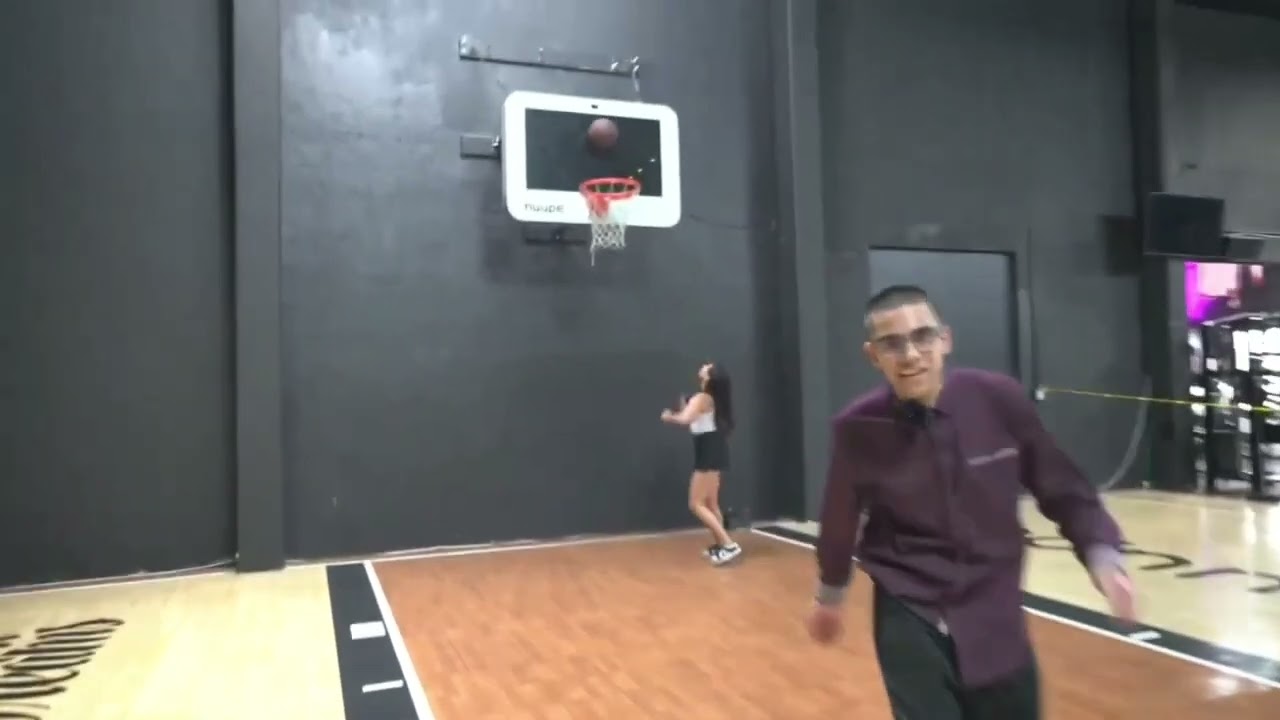 N3on 1v1's His Girlfriend Sam in Basketball!