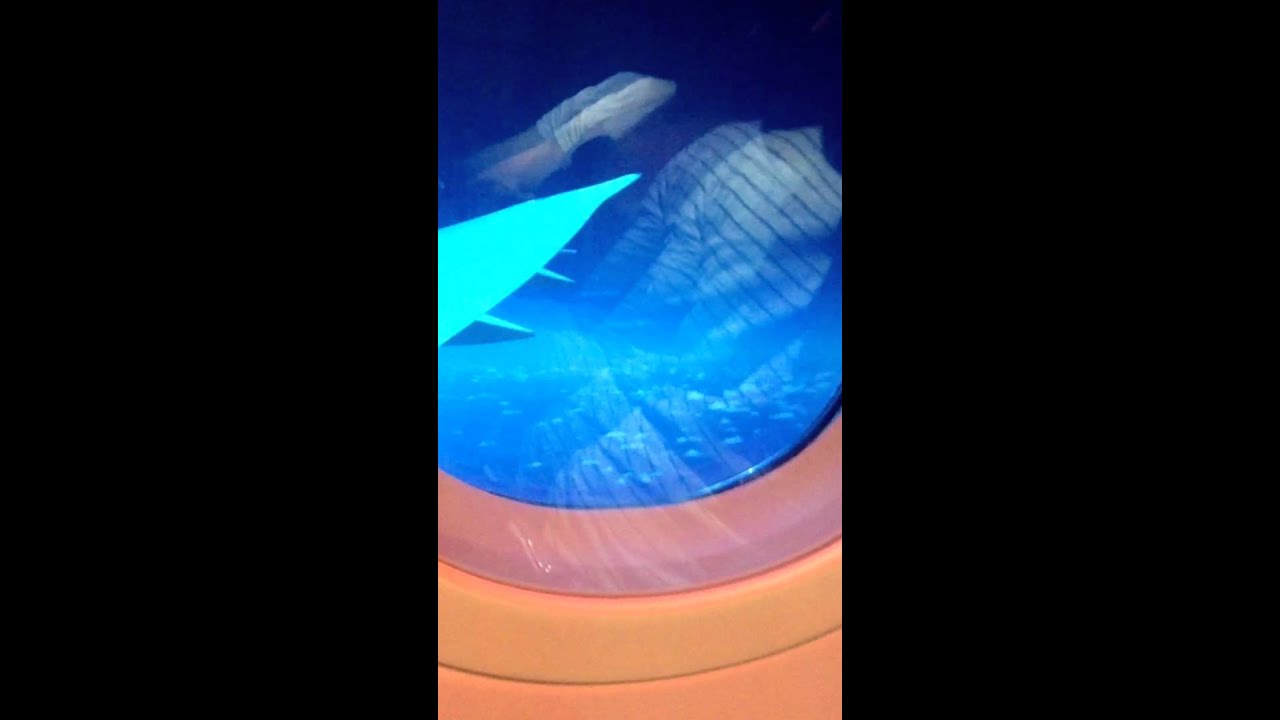 Boeing's 787 Dreamliner polarized dimmable window. Smart glass