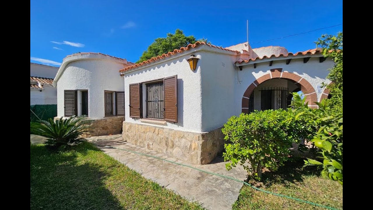 3705 HD Fantastic detached villa in Els Poblets, nearby the center of the village!