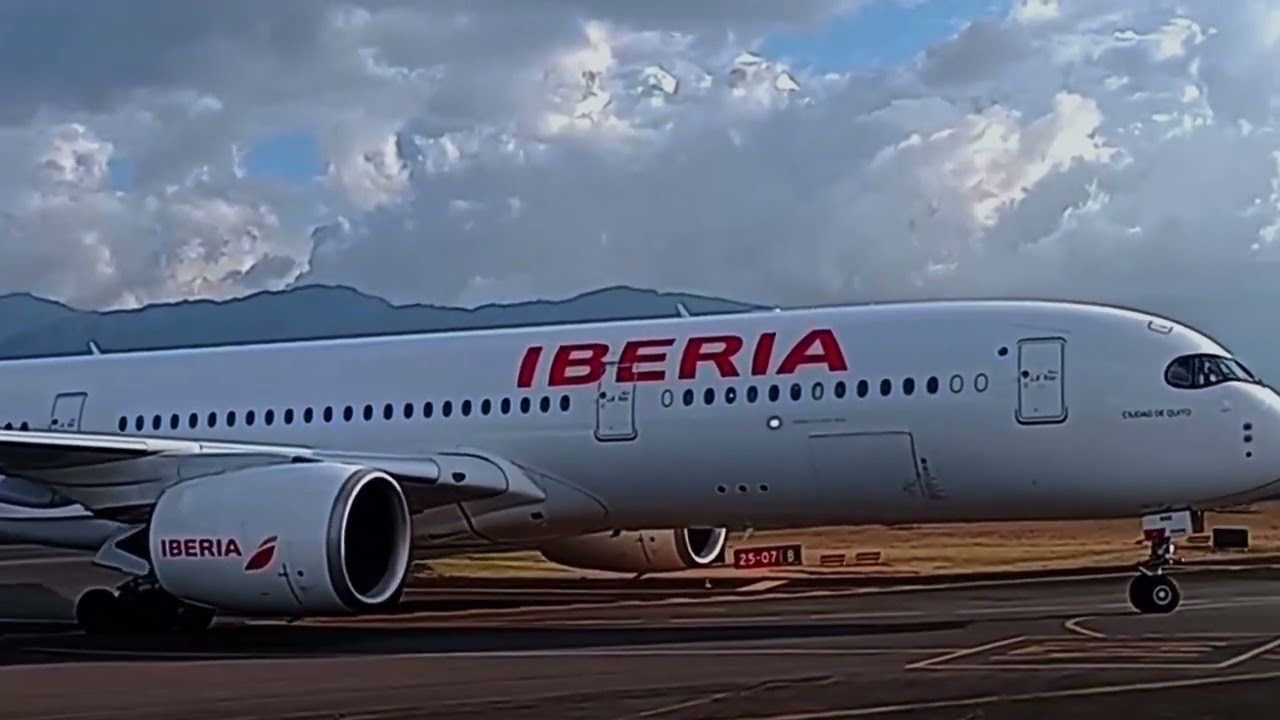IBERIA ATERRIZANDO SJO   COSTA RICA + EDELWEISS MEDIA PISTA DESPEGUE 🤩✈️