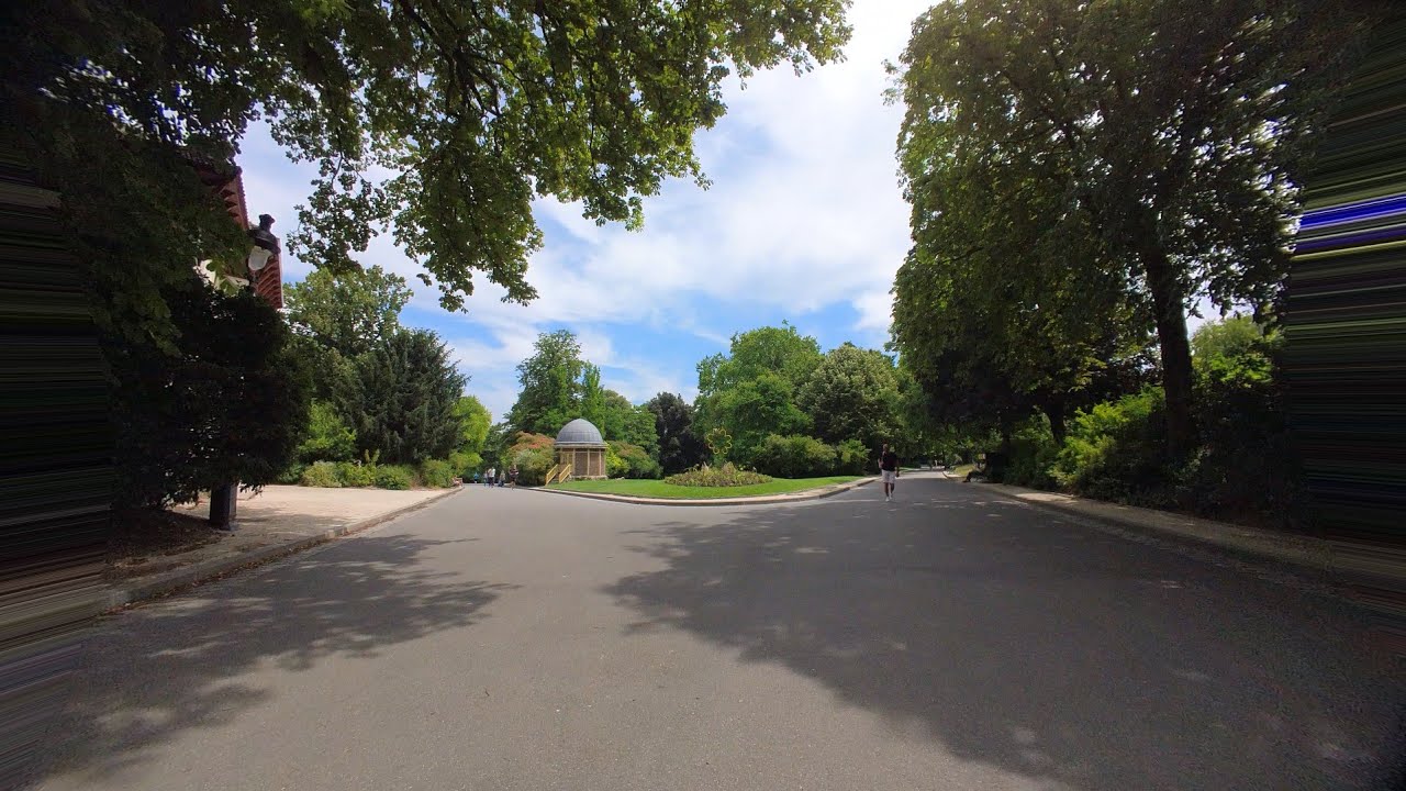 Chilling in a nice park in Paris
