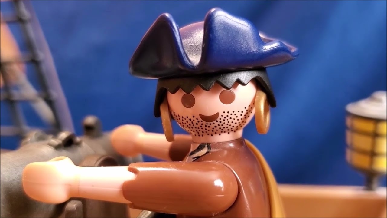 Playmobil Pirates: Halloween is Ghost Pirate Night - Cap'n Russell and the Whale Skeleton