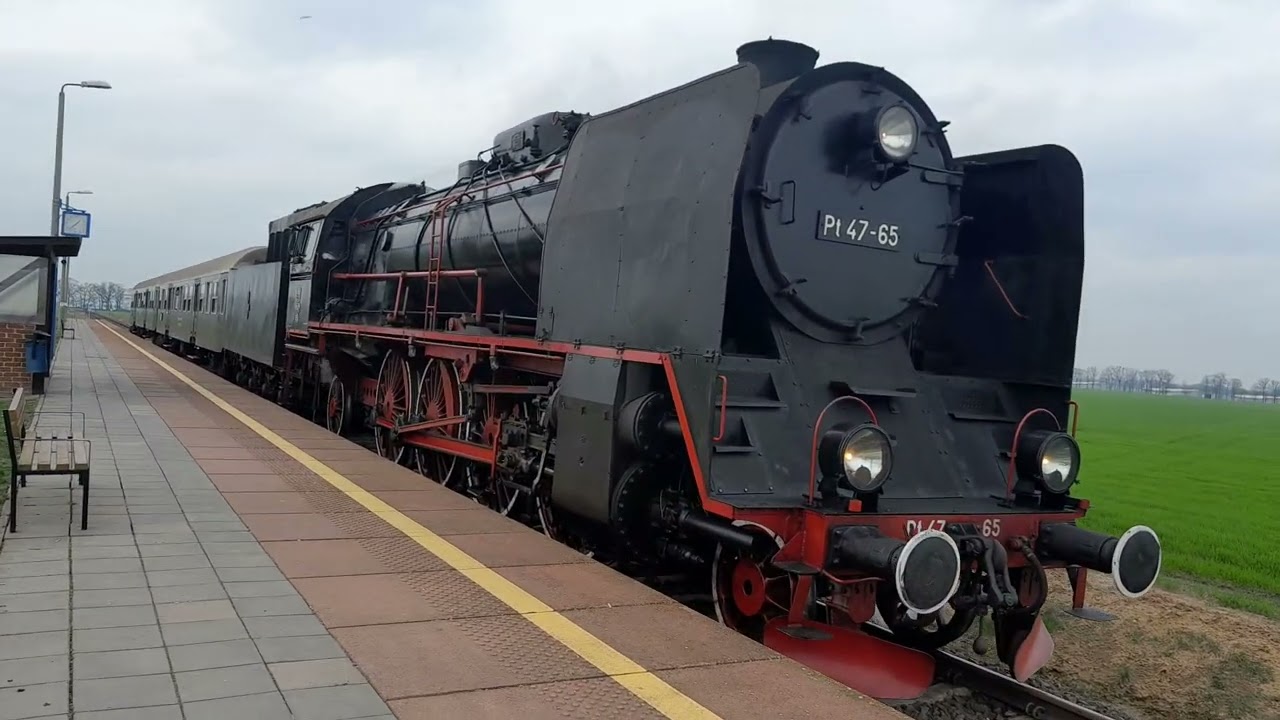 Stacja PKP Kotowo. Parowóz Pt47-65 w akcji.