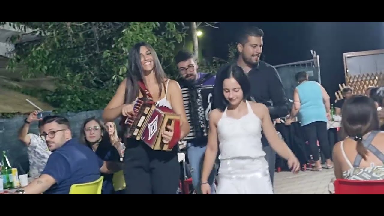 PROGETTO TARANTELLA - ARRIVO ALLA PIZZERIA 