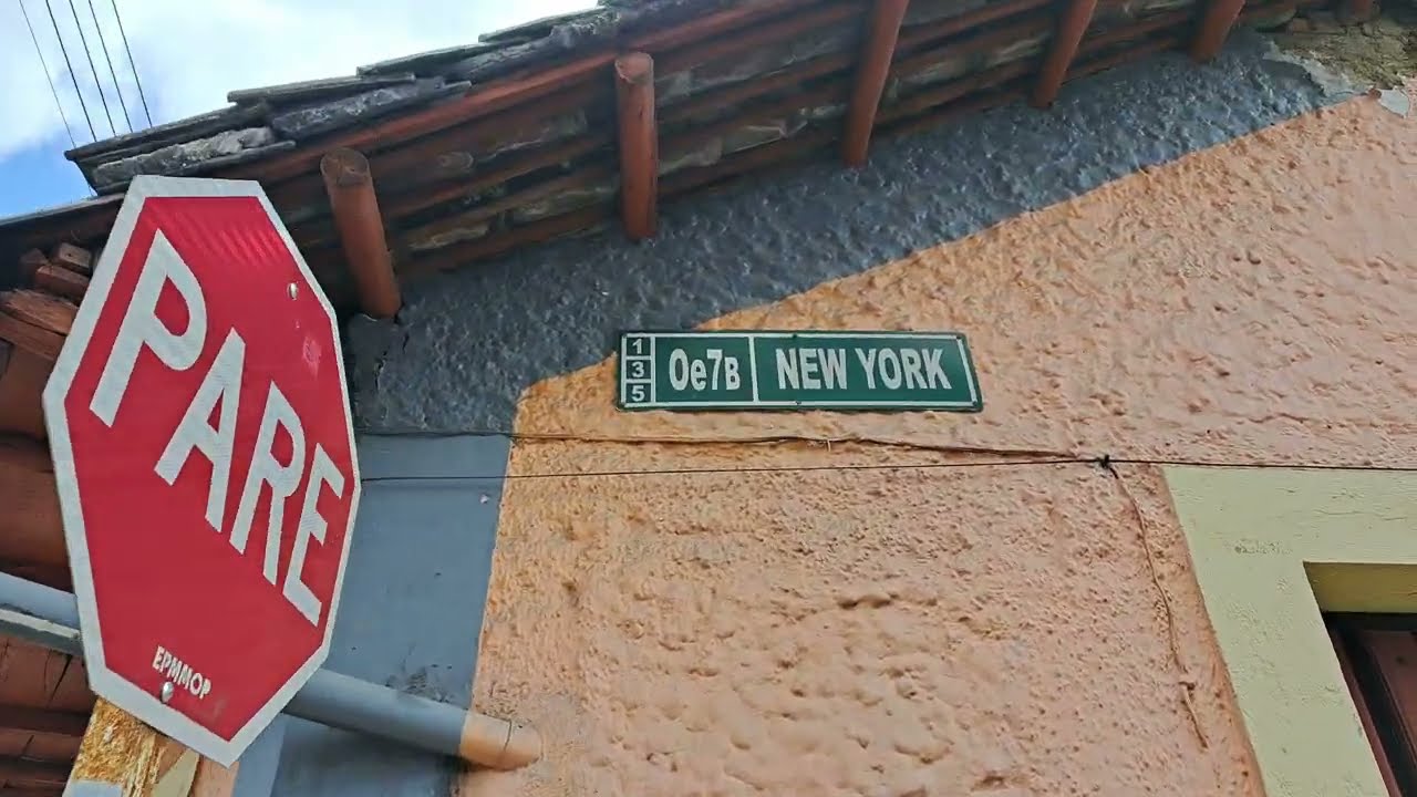 Calle Nueva York, en San Juan, un barrio antiguo de Quito. Año bíblico 5786 - 2026