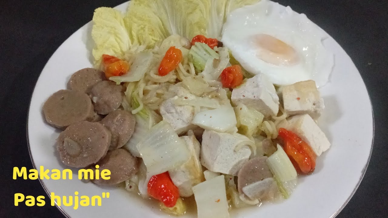 Makan mie di saat hujan,sambil cerita  jaman dulu