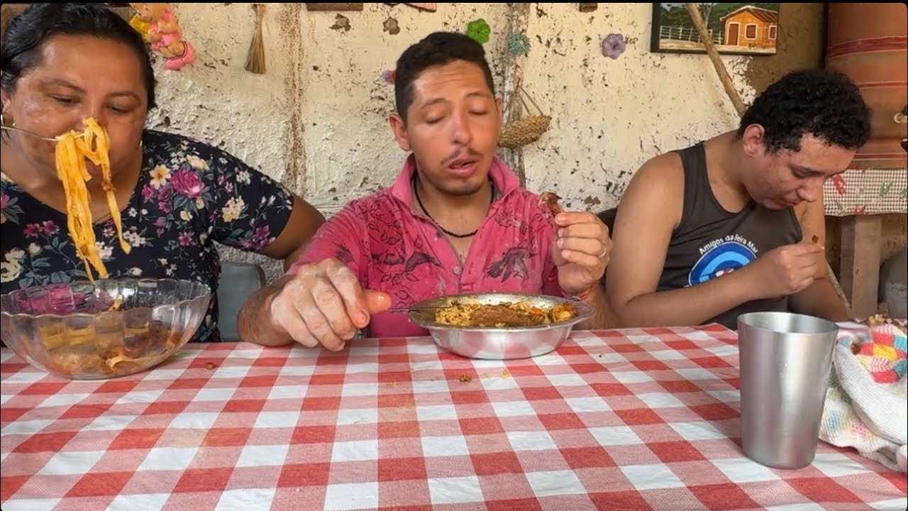 Vamos almoçar com nós 🙏🏻gratidão 