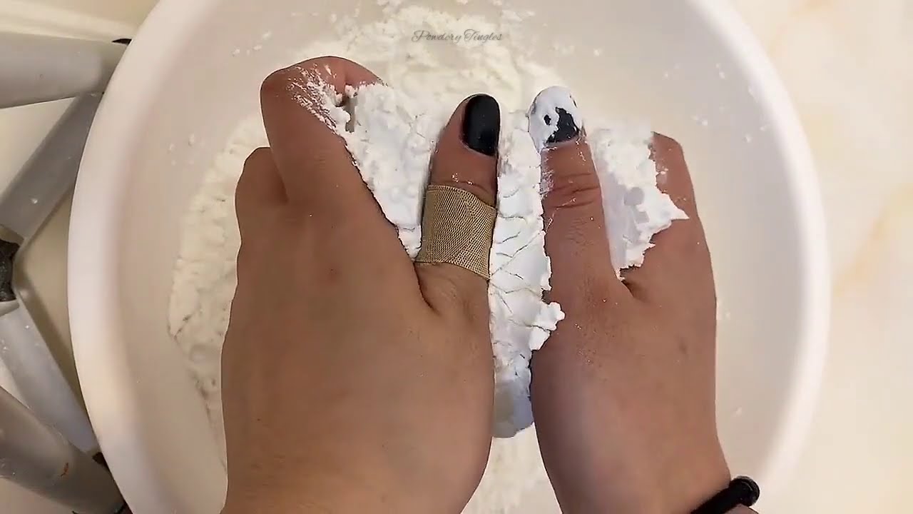 ASMR - Gym Chalk with Cornstarch - Relaxing Squeaky Sounds