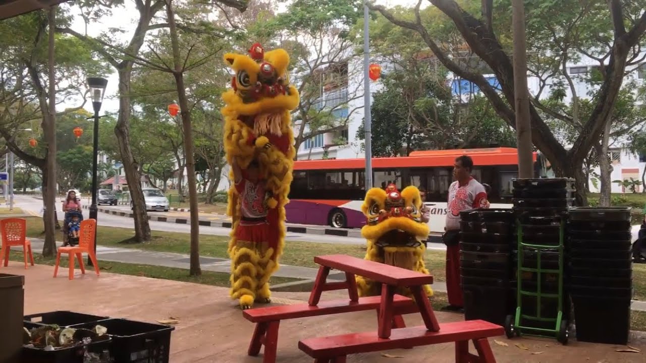 Yi Wei Lion dance at DURIAN STORY  in Serangoon north ave 2