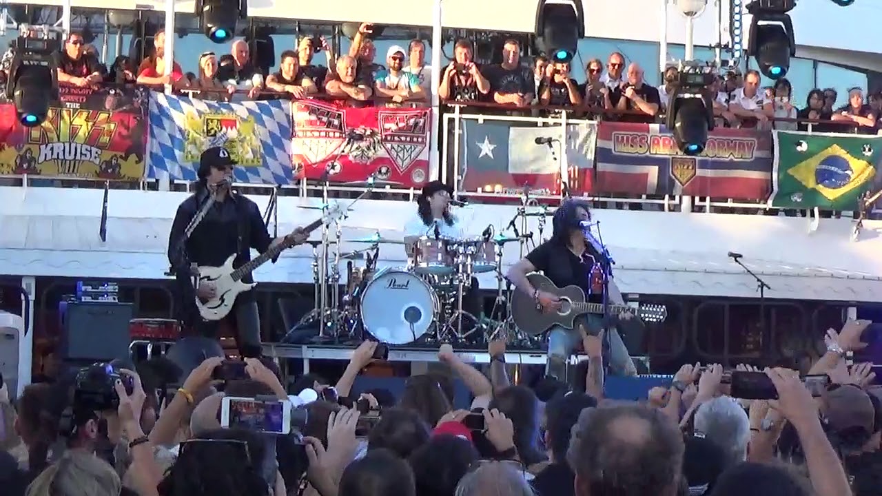 KISS Kruise 8 Sail-Away show