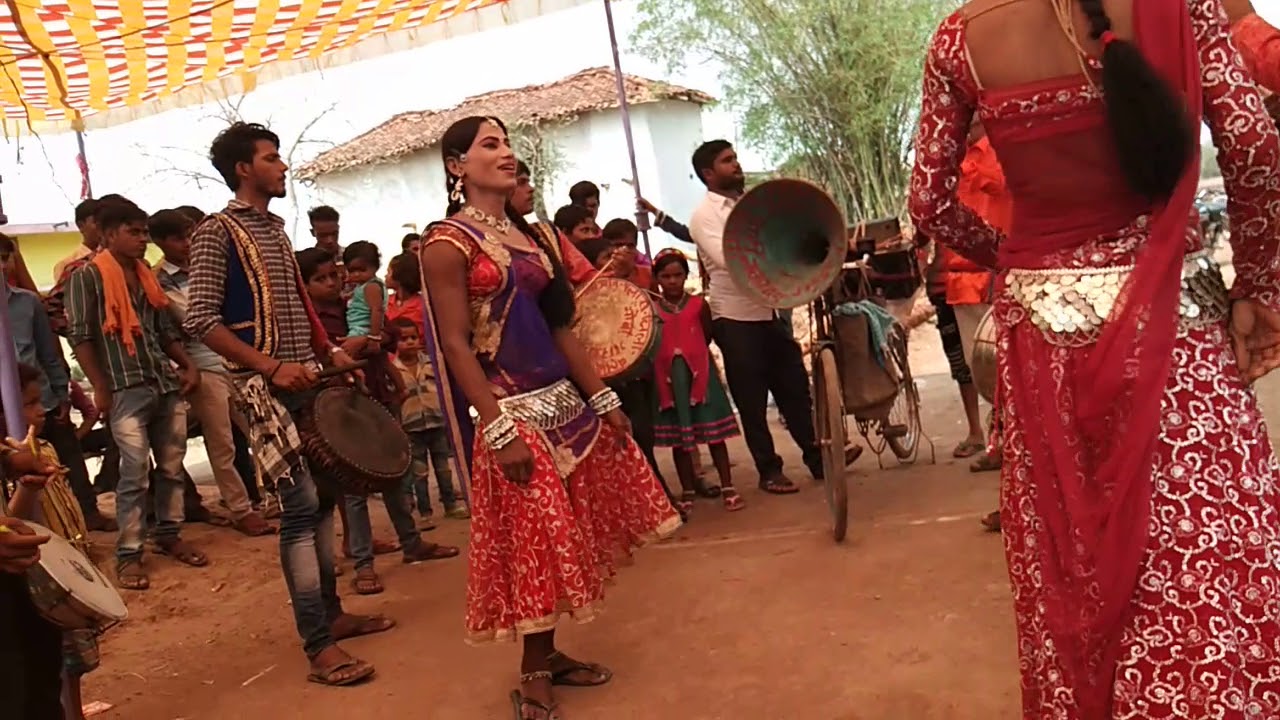 भद्दा गाडा बाजा पार्टी