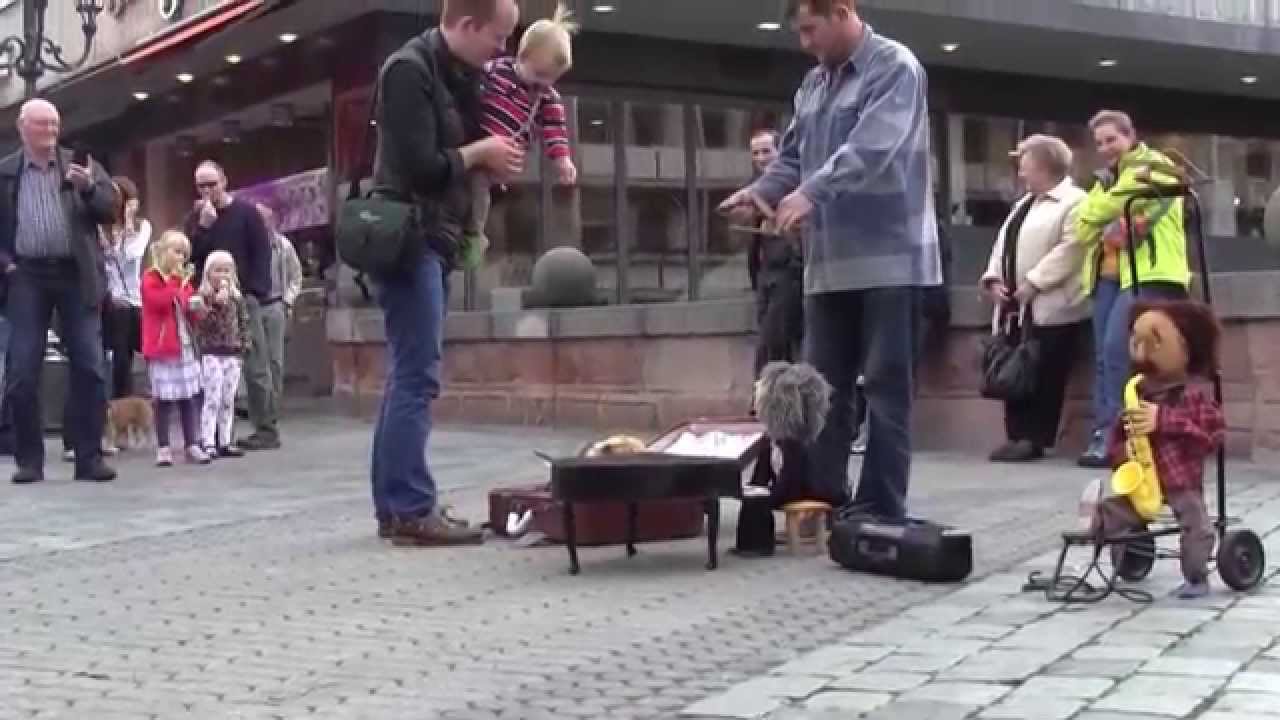 Very funny marionette street performer