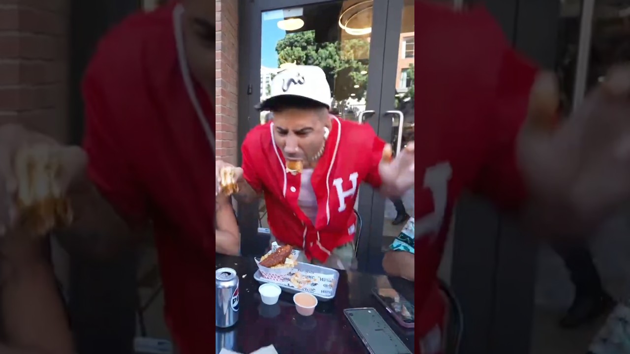 Fousey gets SPIT ON while he was EATING #fousey #reaction #funny #viral