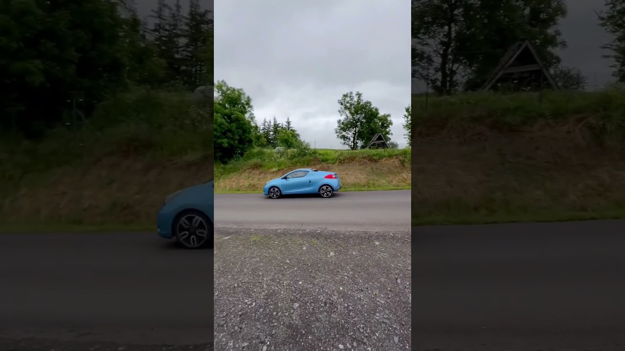 Renault Wind in Action: Stylish Convertible on the Move!