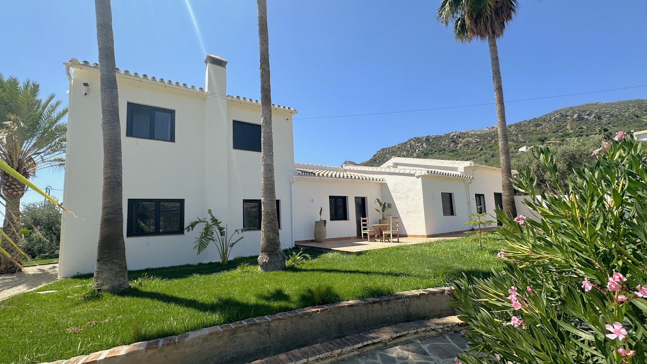 FOR SALE B&B Ines Periana