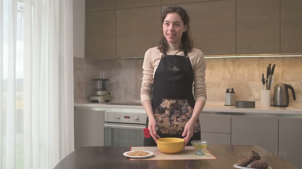 Рецепты Енисейской кухни. Пирог с кедровыми орехами и брусникой,  Красноярский край