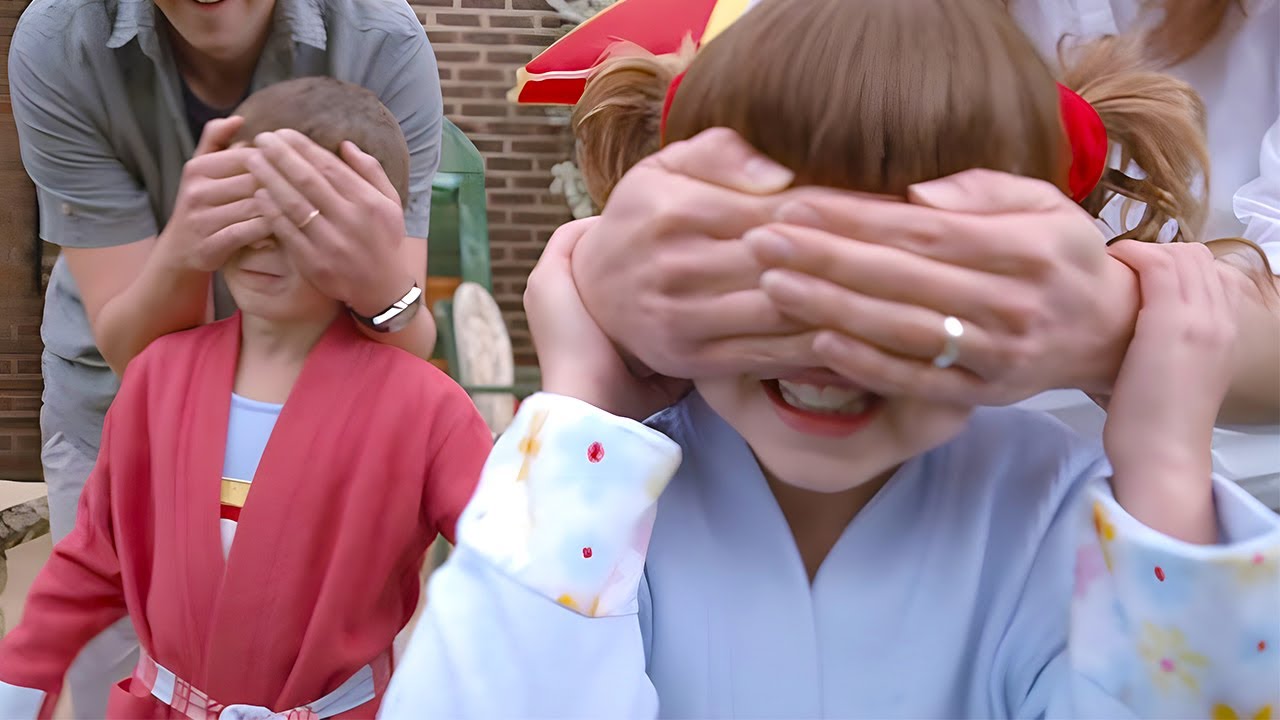 SURPRISE! 🤩 😯 😮 | TOPSY & TIM | WildBrain Kids