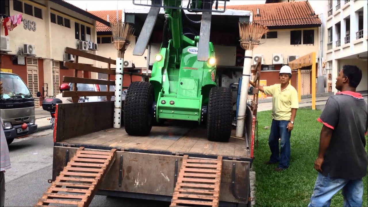 Avant loader RAW! UNCUT!