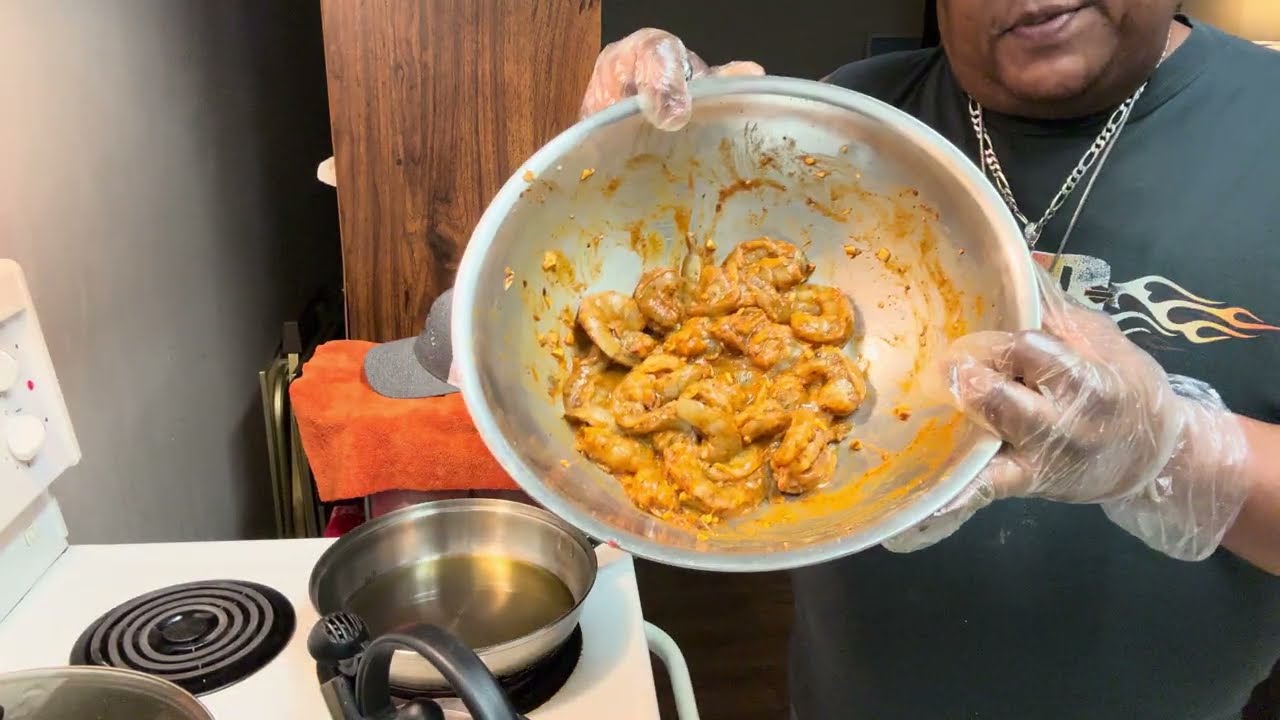 Flint food 🍲 and adventure TV:￼ apple paprika stir fried shrimp ￼and vegetable 🥗 🥕 🌽 my dinner ￼￼￼￼