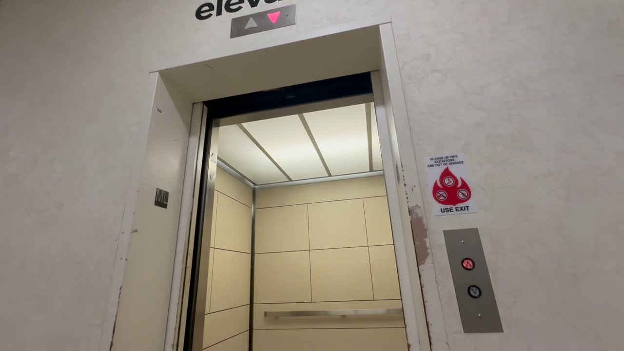 Montgomery Hydraulic Elevator - JCPenney Northshore Mall - Peabody, MA
