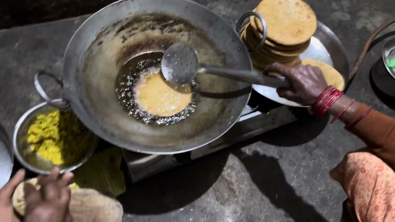 ॥आज आज़ी पूड़ी बनावत रही॥