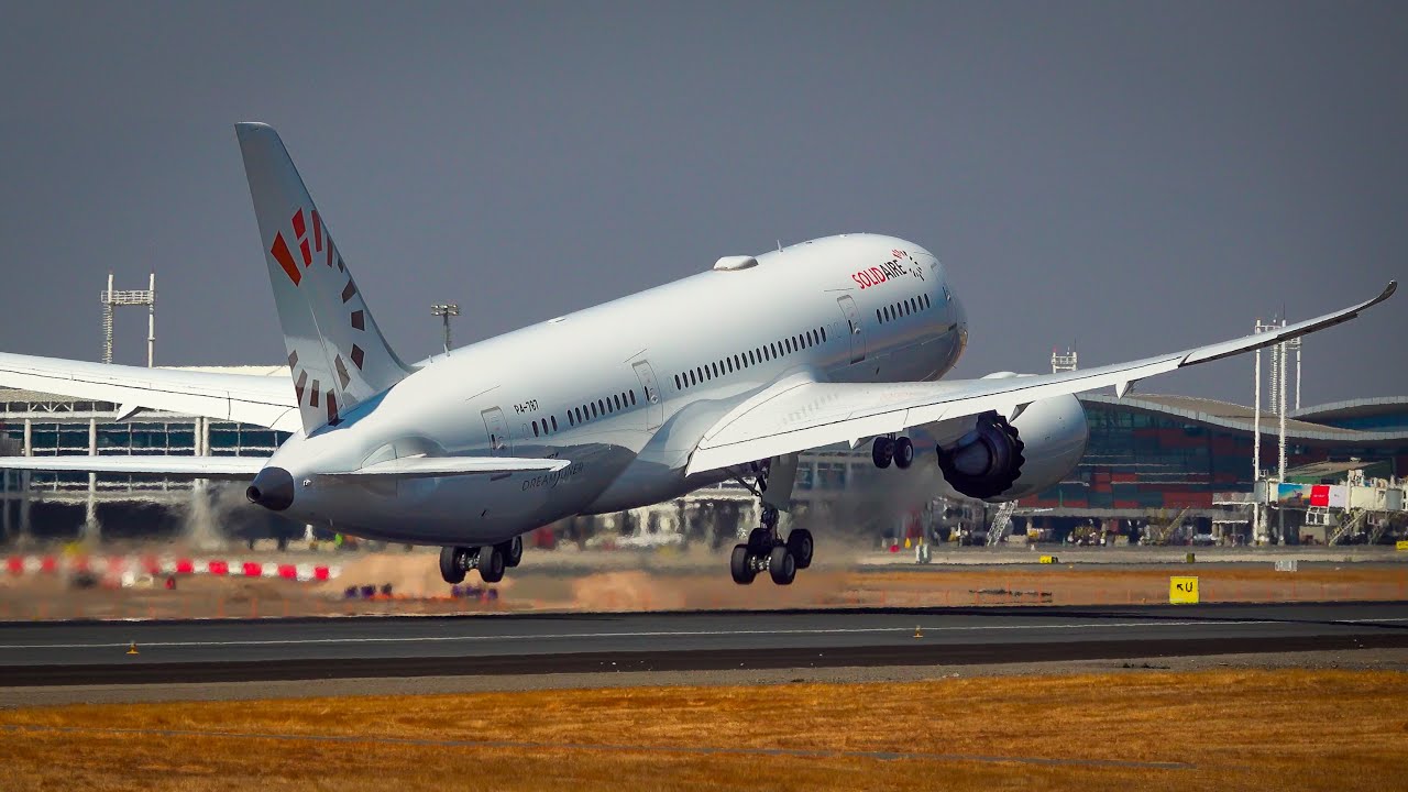 Bye bye, beauty! Comlux 787 takes off from Santiago. Plane spotting at [SCL].