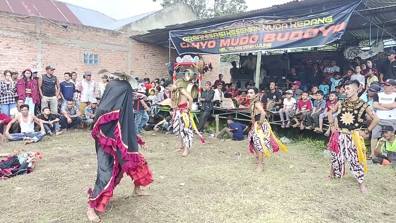 RAMPOKAN GANAS BARONGAN DAN PENARI DI KUDA KEPANG CAHYO MUDO BUDOYO KELURAHAN TALANG BENIH UJUNG