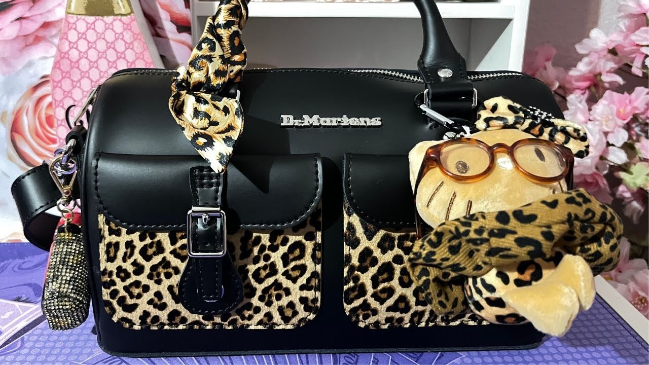 🖤Что в моей сумке | 🐆 Сумка Dr. Martens с леопардовым принтом и чёрной ручкой сверху