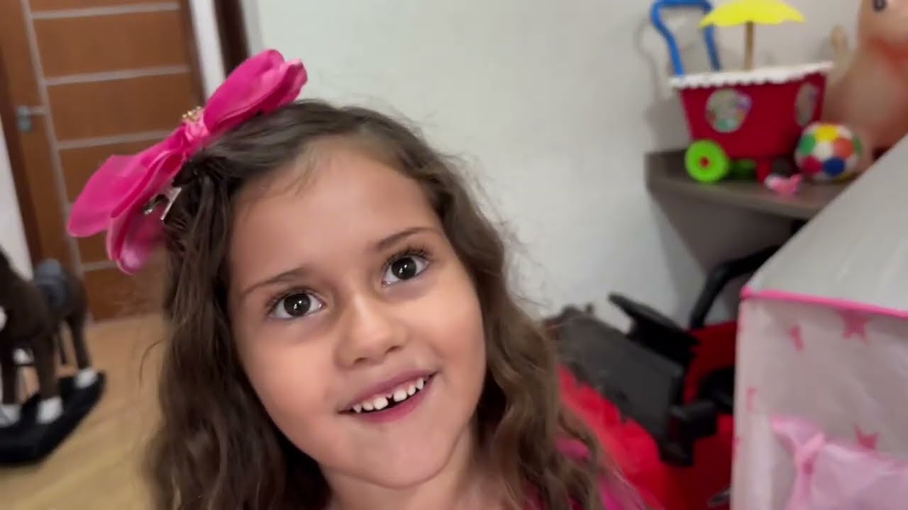 MINHA IRMÃZINHA IGNOROU A BEBÊ JULLY E ELA CHOROU!!