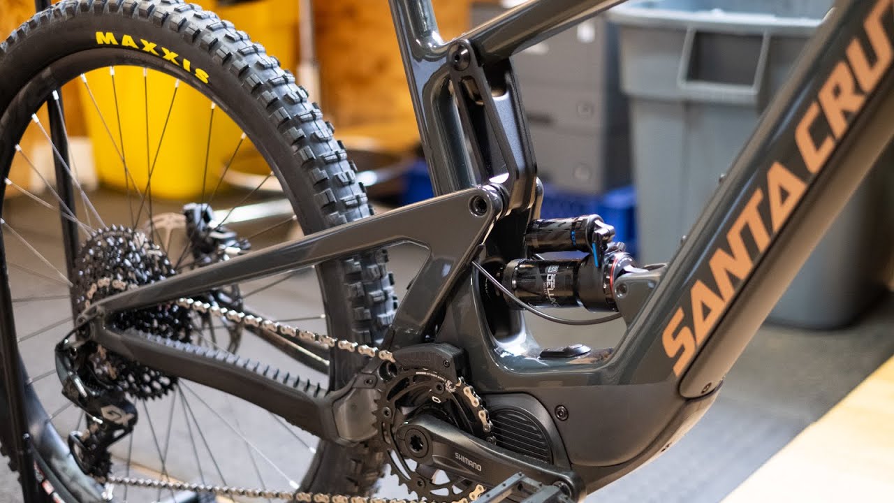 Unboxing the new Santa Cruz Heckler E-MTB