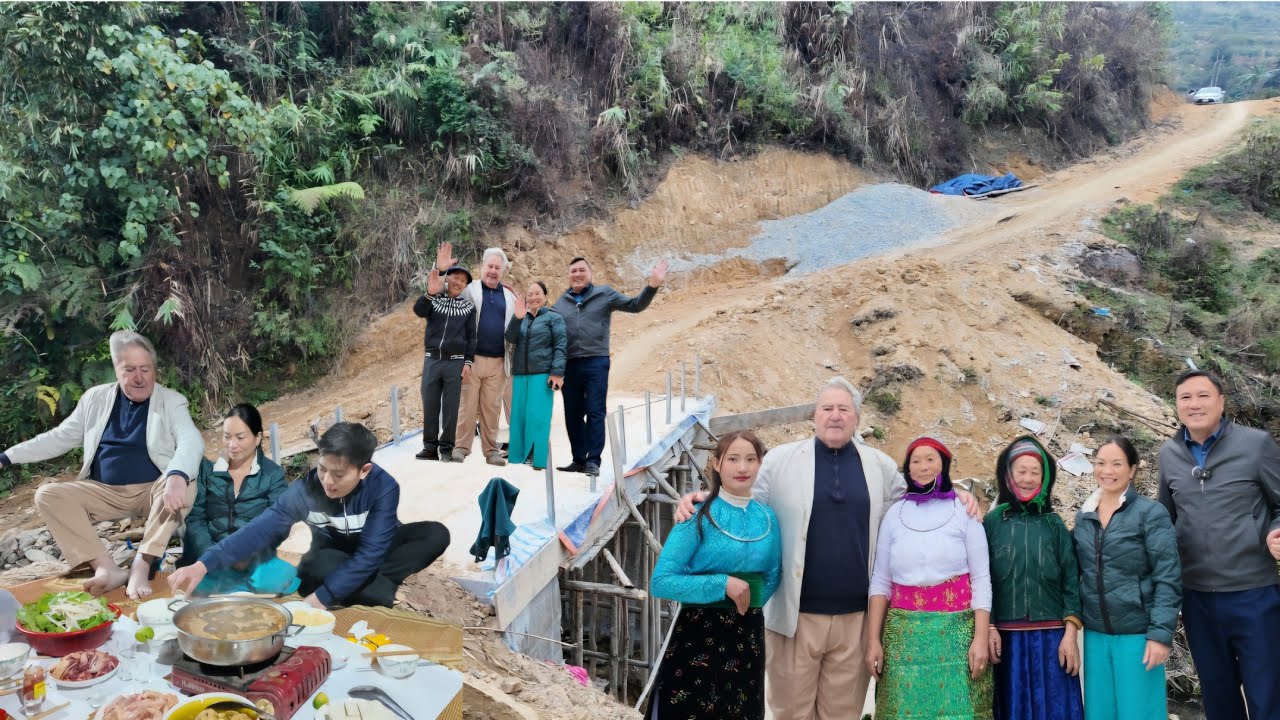 Khai Xuân | Đón Vị Khách Đặc Biệt Từ Châu Âu Sang Thăm Cây Cầu Tả Má Và Bữa Cơm Cùng Bà Con Trên Bản