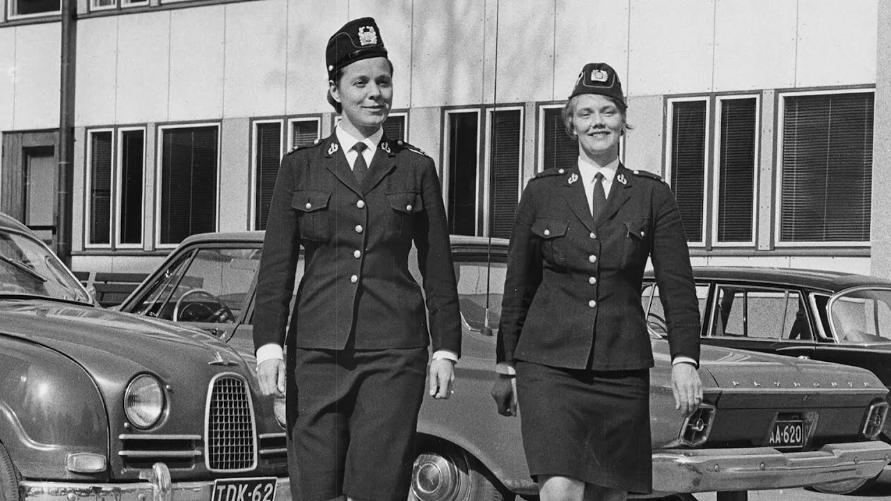 Antin aikamatka Poliisimuseossa: 11/16 Siveytt&auml; kaitsemassa