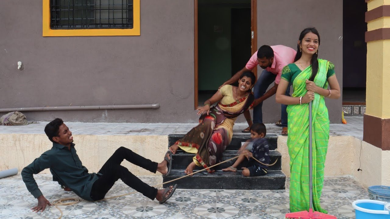 बारक्या आघाव जावानं💃मोठ्या जावाचं कंबारड मोडलं😆🤣 आणि नवरयाला पण हिसका दाखविला By-Ashwini gavhane