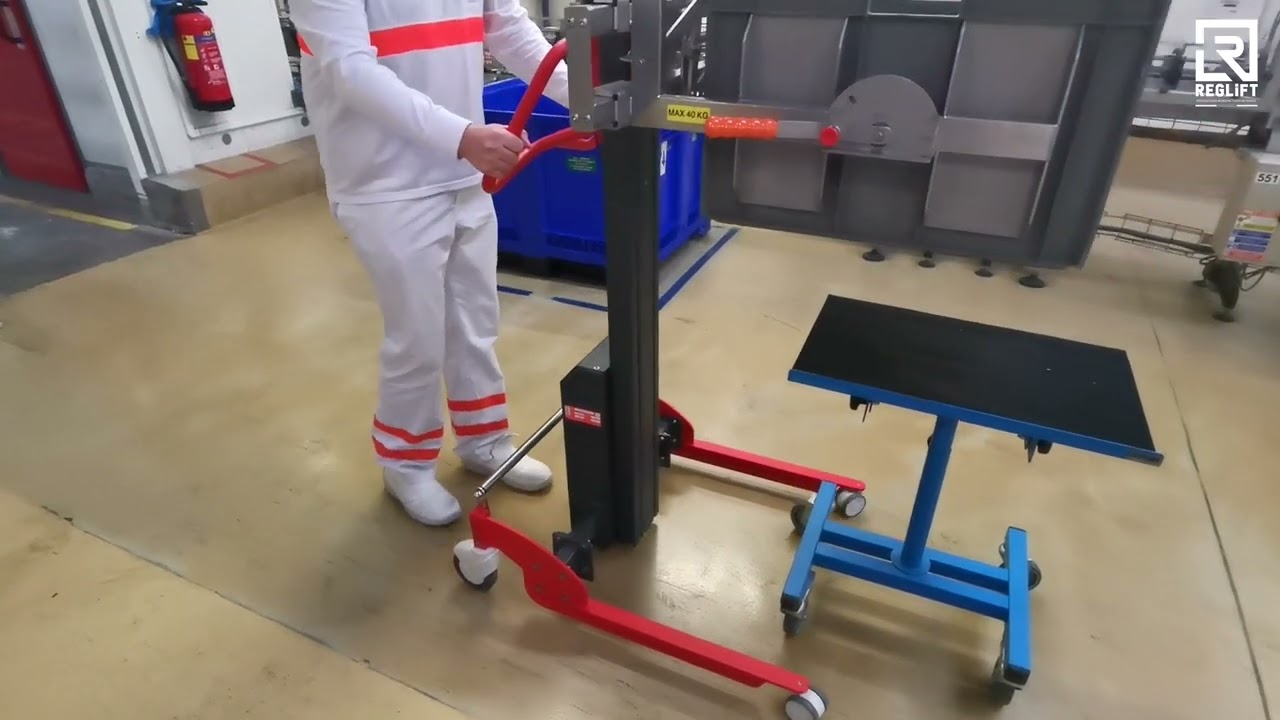Chariot R.85 avec pince symétrique à rotation manuelle pour la manutention de bacs