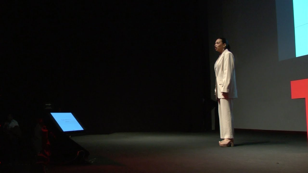 Lo que duele no es el amor, si no todo lo que confundimos con él | Ivana de la Paz | TEDxCondesa