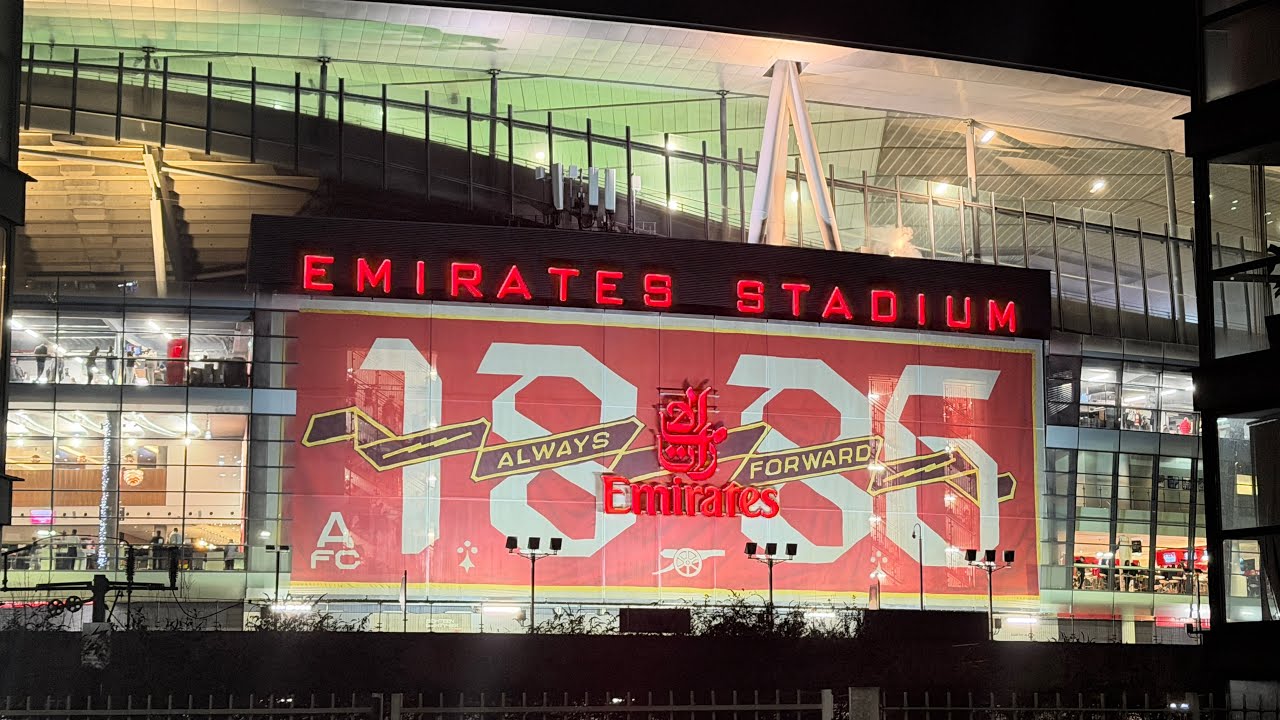 Ostatni dzień w Londynie, w kt&oacute;rym Arsenal podejmie Villę, to prawdziwy hit.