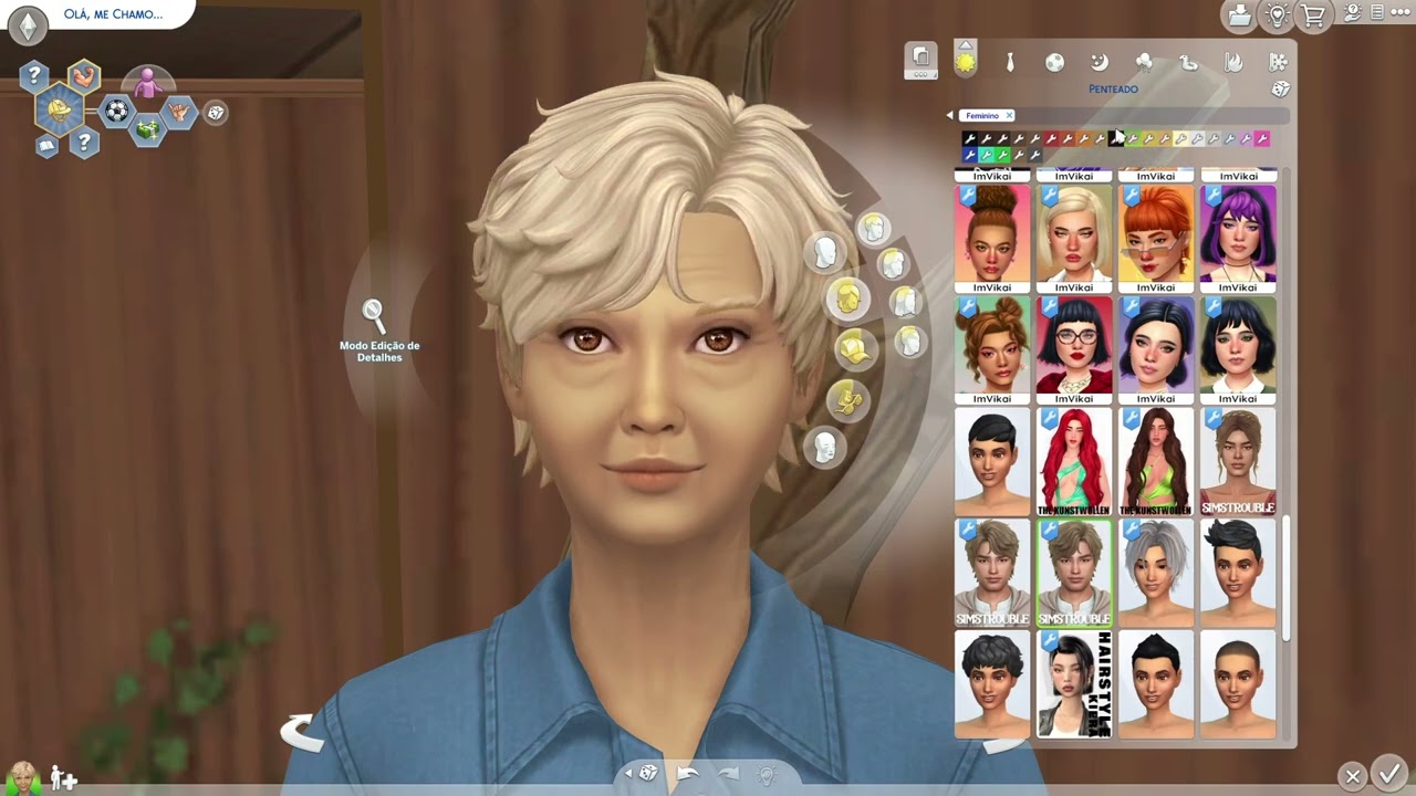 Jogando The sims 4