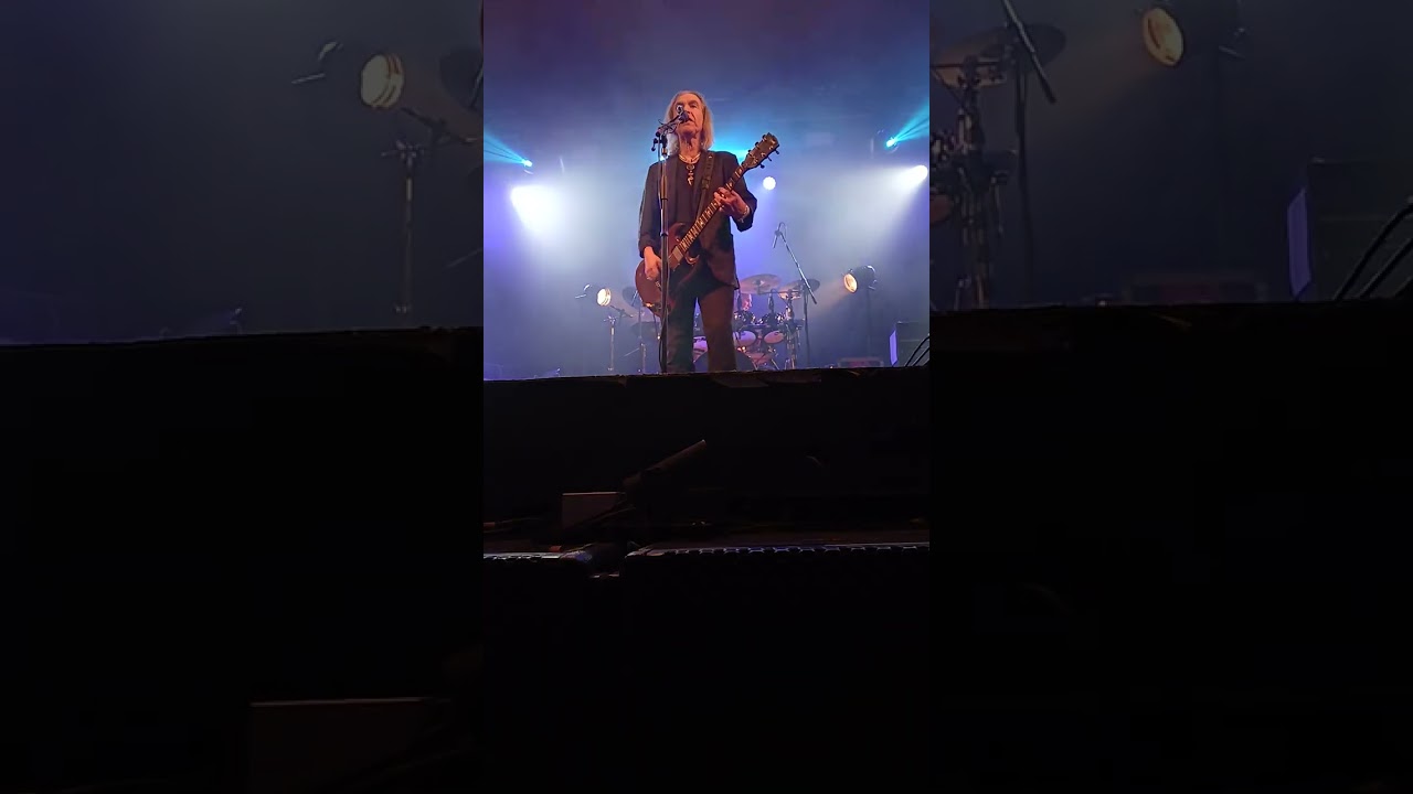 New model army - sala santana 27 - 6 - 10 - 2025 stupid questions
